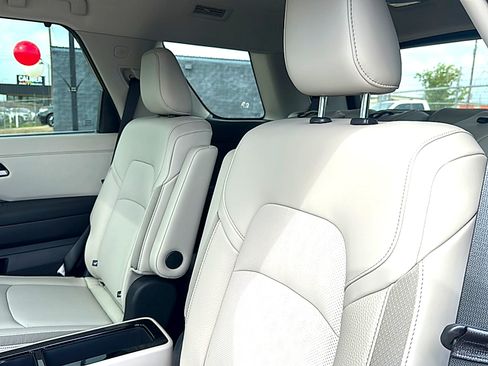 New 2026 Nissan Pathfinder SL w/ SL Premium Package FWD image 17
