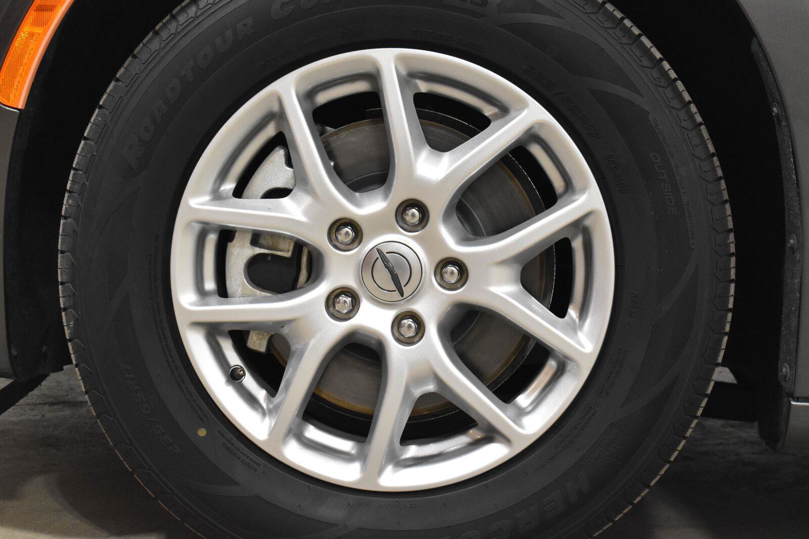 Used 2023 Chrysler Pacifica Touring-L FWD image 31