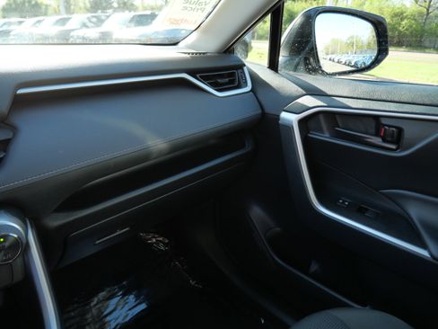 Certified 2025 Toyota RAV4 LE AWD/4WD image 34