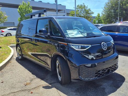 New 2025 Volkswagen ID. Buzz Pro S RWD image 2