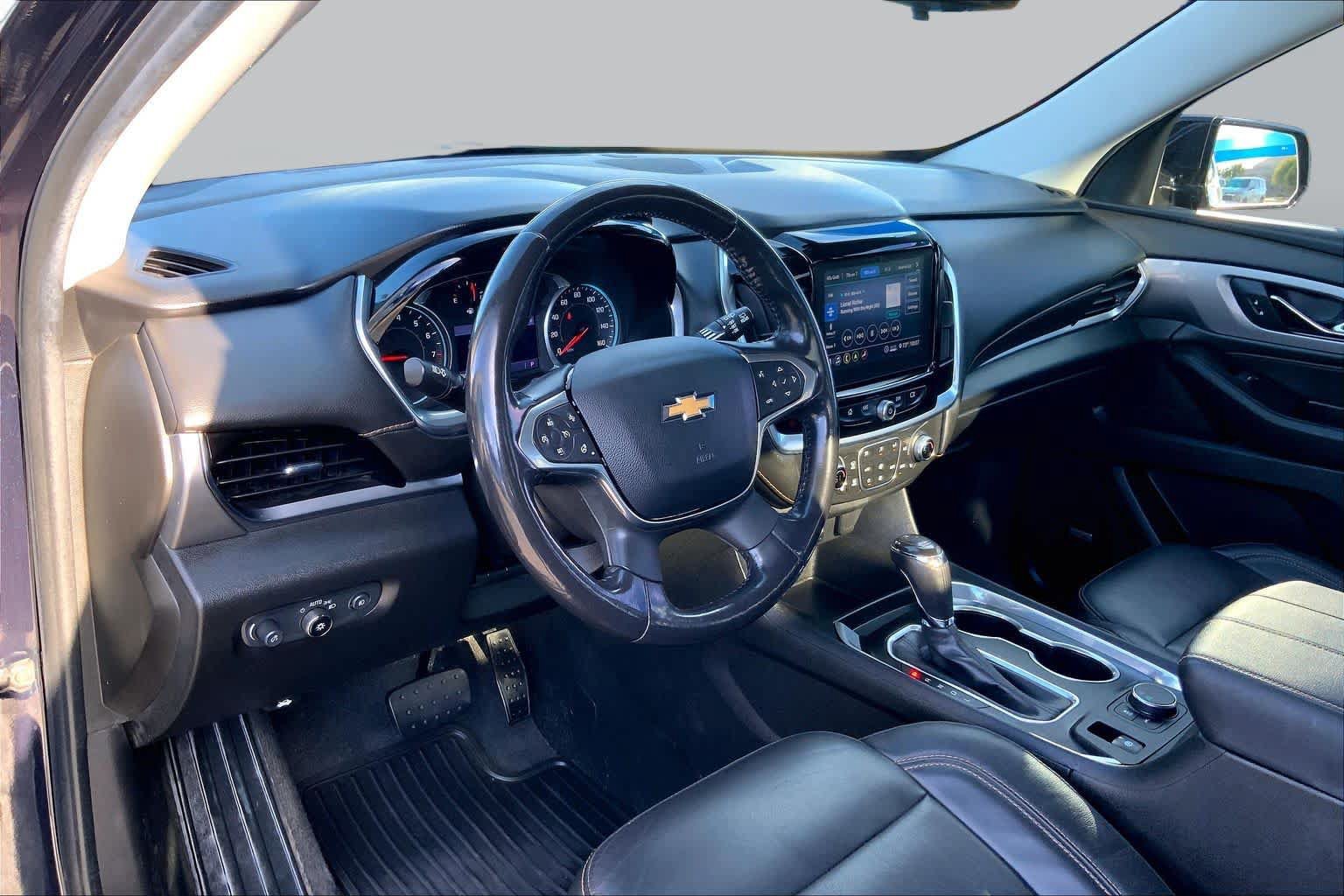 Used 2020 Chevrolet Traverse LT w/ LT Premium Package FWD image 18