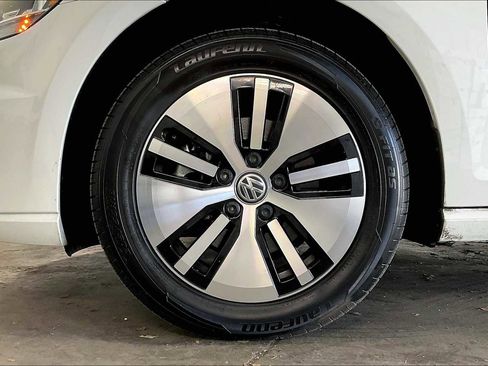 Used 2019 Volkswagen e-Golf SE w/ Driver Assistance Package image 13