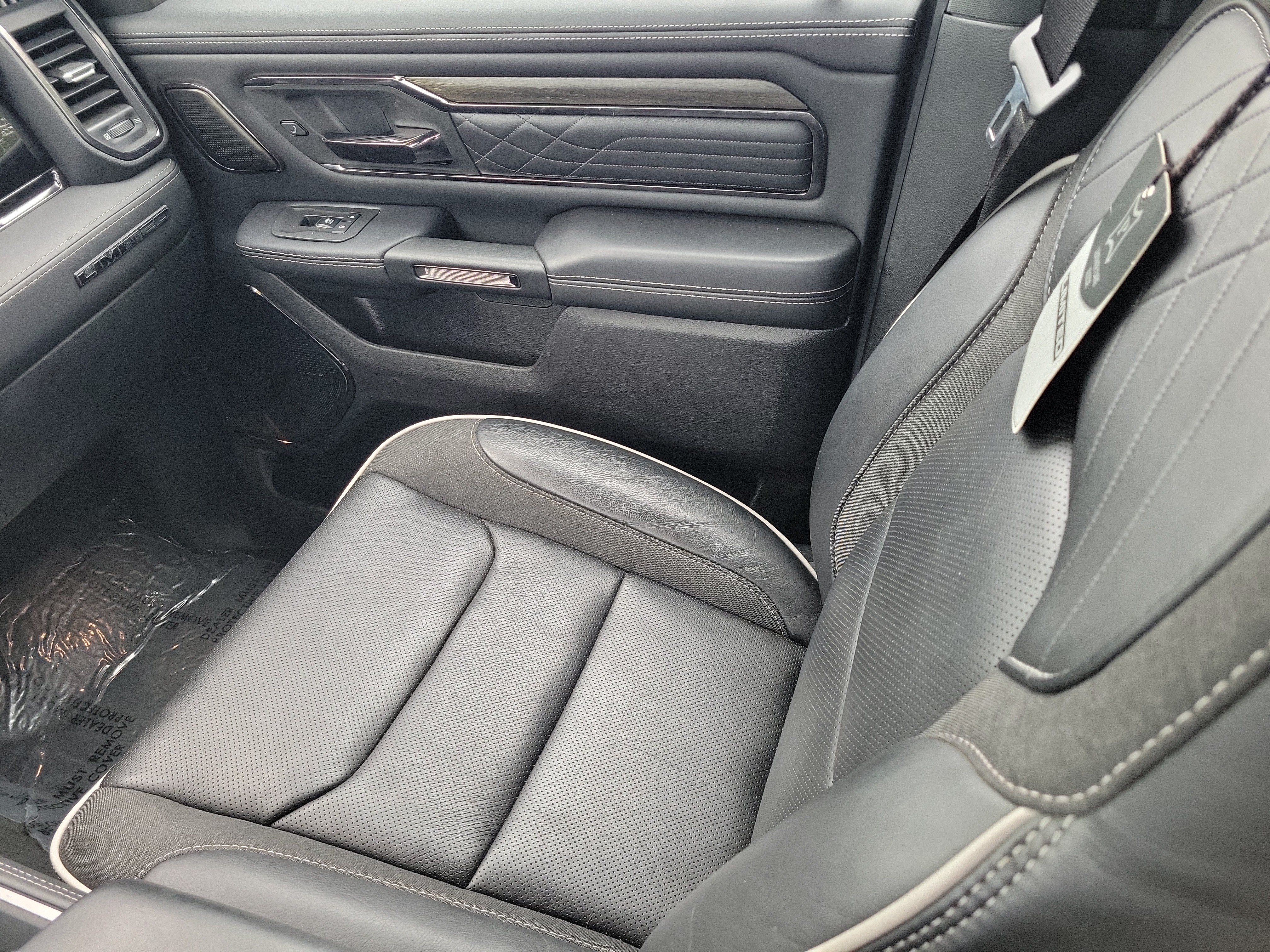 Used 2025 RAM 1500 Limited AWD/4WD image 18