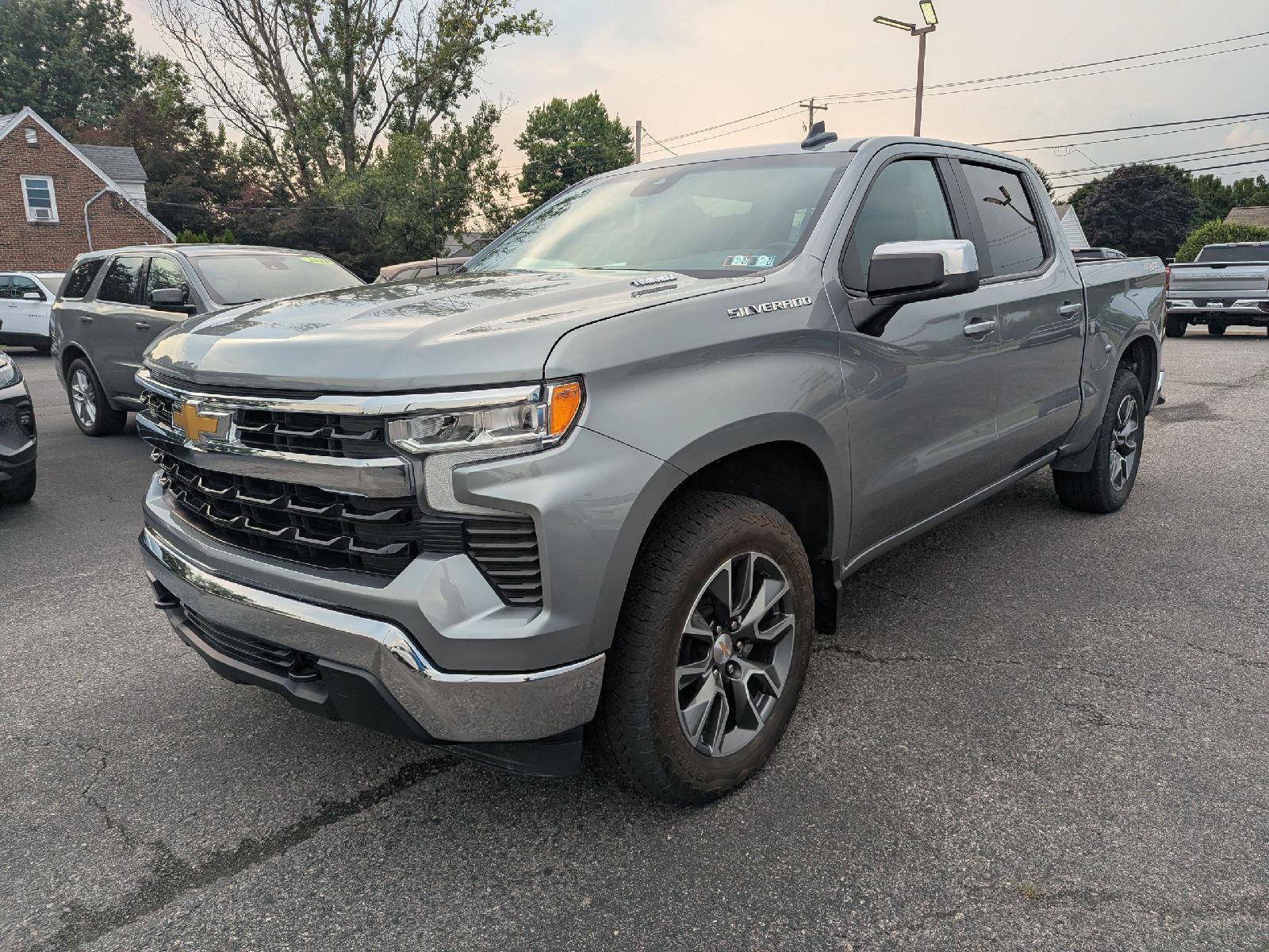 Used 2024 Chevrolet Silverado 1500 LT AWD/4WD image 3