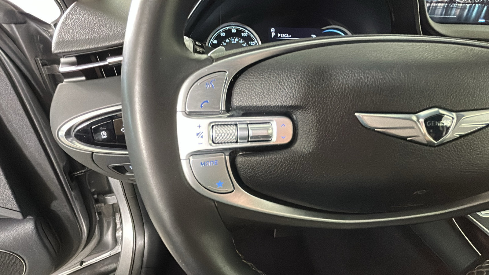 Used 2025 Genesis GV70 2.5T AWD/4WD image 19
