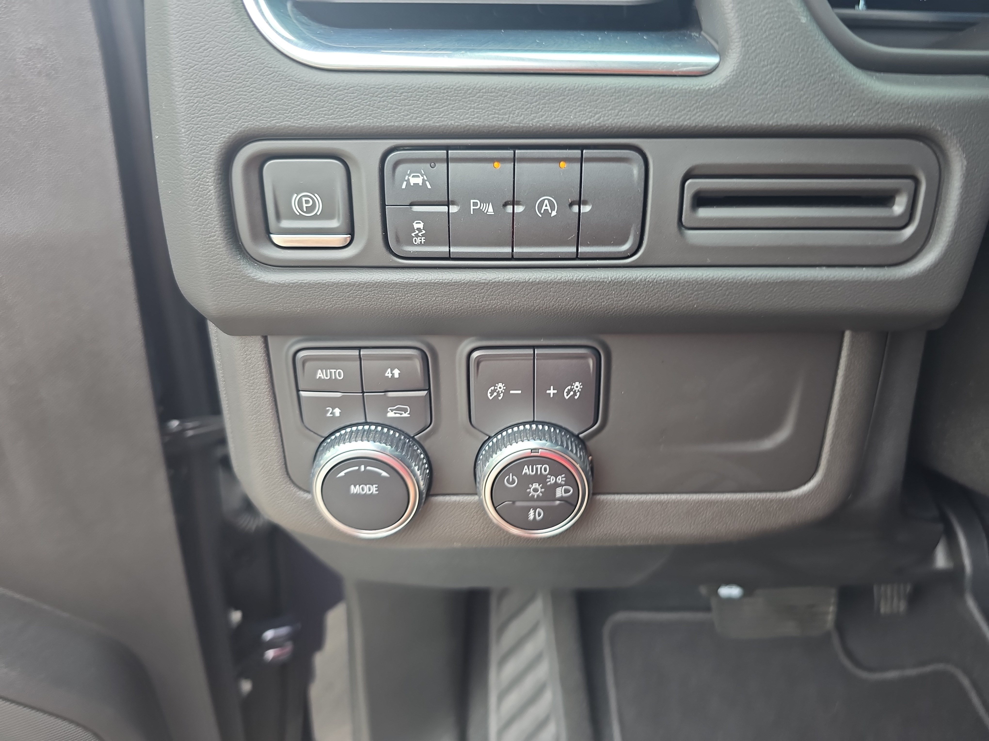 Used 2023 GMC Yukon SLT AWD/4WD image 27