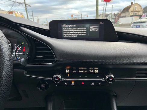 Used 2022 MAZDA MAZDA3 s image 17