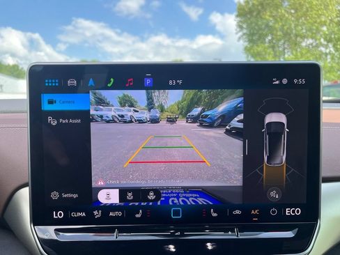 Certified 2025 Volkswagen ID.4 Pro AWD/4WD image 16