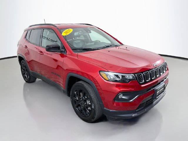 Used 2025 Jeep Compass Latitude w/ Altitude Special Edition AWD/4WD image 1