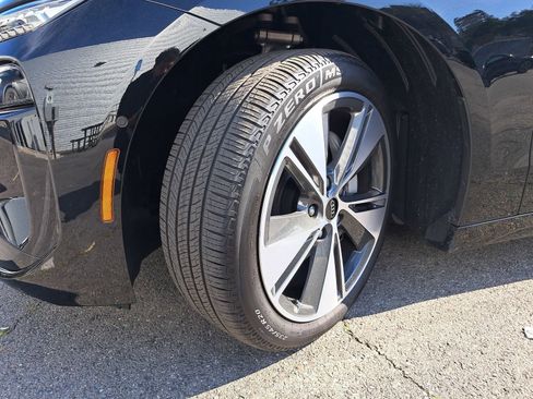 Certified 2025 Audi A6 e-tron Premium Plus w/ Premium Plus image 36