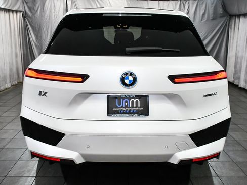 Used 2024 BMW iX xDrive50 w/ Sport Package AWD/4WD image 5