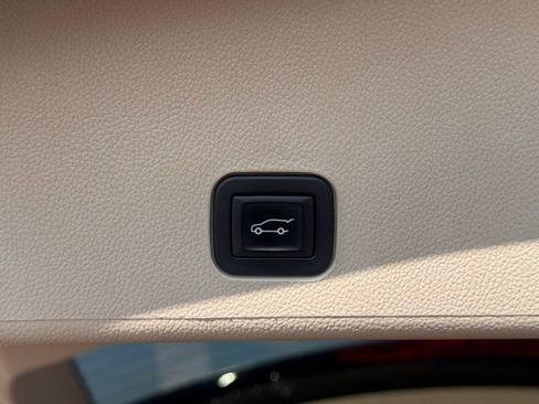 Used 2014 Cadillac SRX Luxury image 32