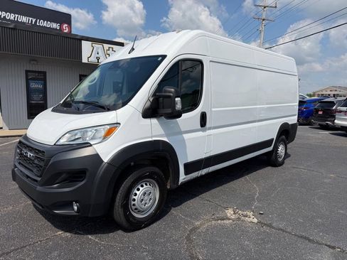 Used 2025 RAM ProMaster 2500 w/ Convenience Group FWD image 2