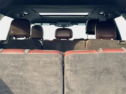 Used 2023 Ford Explorer Platinum w/ Technology Package image 5