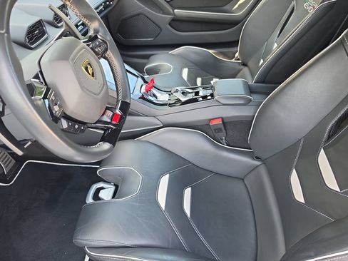 Used 2021 Lamborghini Huracan EVO RWD image 13