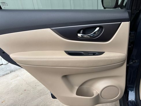 Used 2016 Nissan Rogue SV w/ SV Premium Package image 23