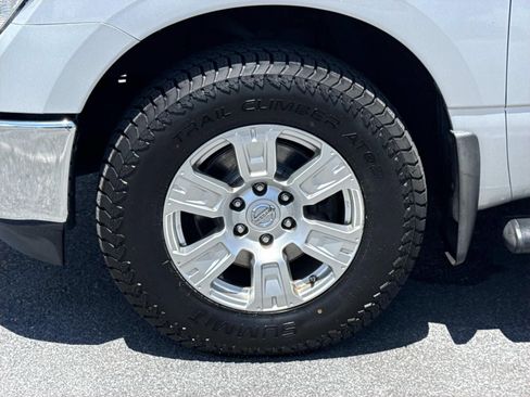 Used 2018 Nissan Titan SV w/ SV Convenience Package AWD/4WD image 7