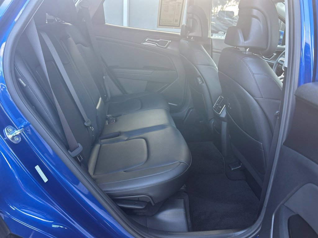 Used 2025 Kia Sportage EX FWD image 28