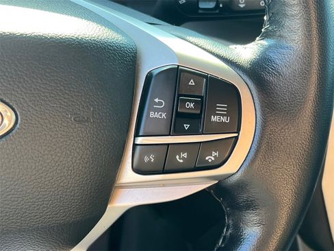 Used 2022 Ford Explorer XLT image 26