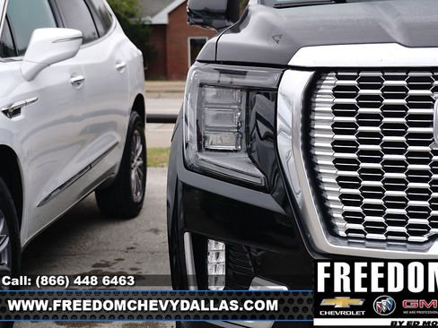 Used 2021 GMC Yukon XL Denali w/ Denali Premium Package image 5