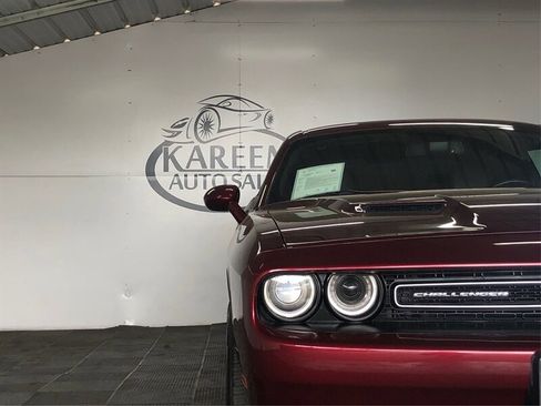 Used 2018 Dodge Challenger SXT image 21