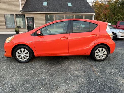 Used 2013 Toyota Prius C Two image 4