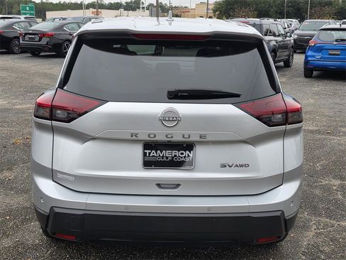Used 2024 Nissan Rogue SV image 4