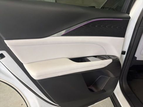Used 2024 Cadillac Lyriq Luxury RWD image 12