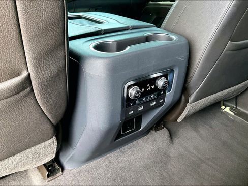 Used 2021 GMC Yukon Denali w/ Denali Premium Package RWD image 34