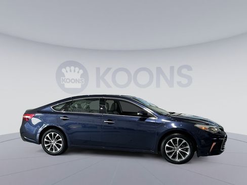 Used 2018 Toyota Avalon XLE image 17