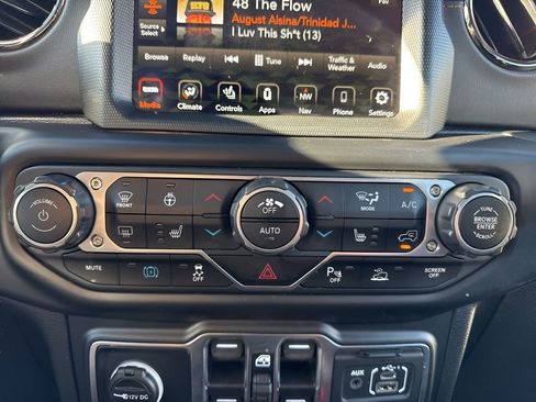 Used 2021 Jeep Wrangler Unlimited Sahara AWD/4WD image 17