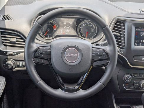 Used 2021 Jeep Cherokee Latitude Plus FWD image 12