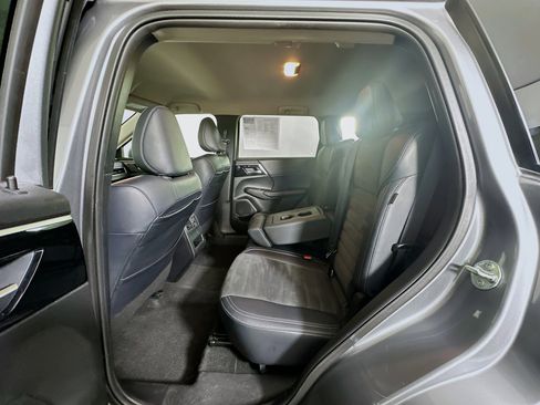 Used 2024 Mitsubishi Outlander SE image 27