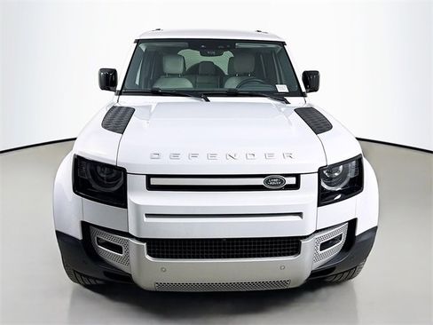 Used 2023 Land Rover Defender 110 SE image 2