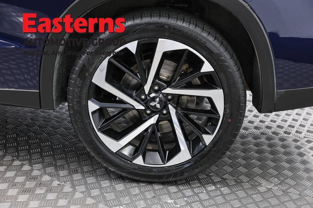 Used 2023 Mitsubishi Outlander SE AWD/4WD image 36