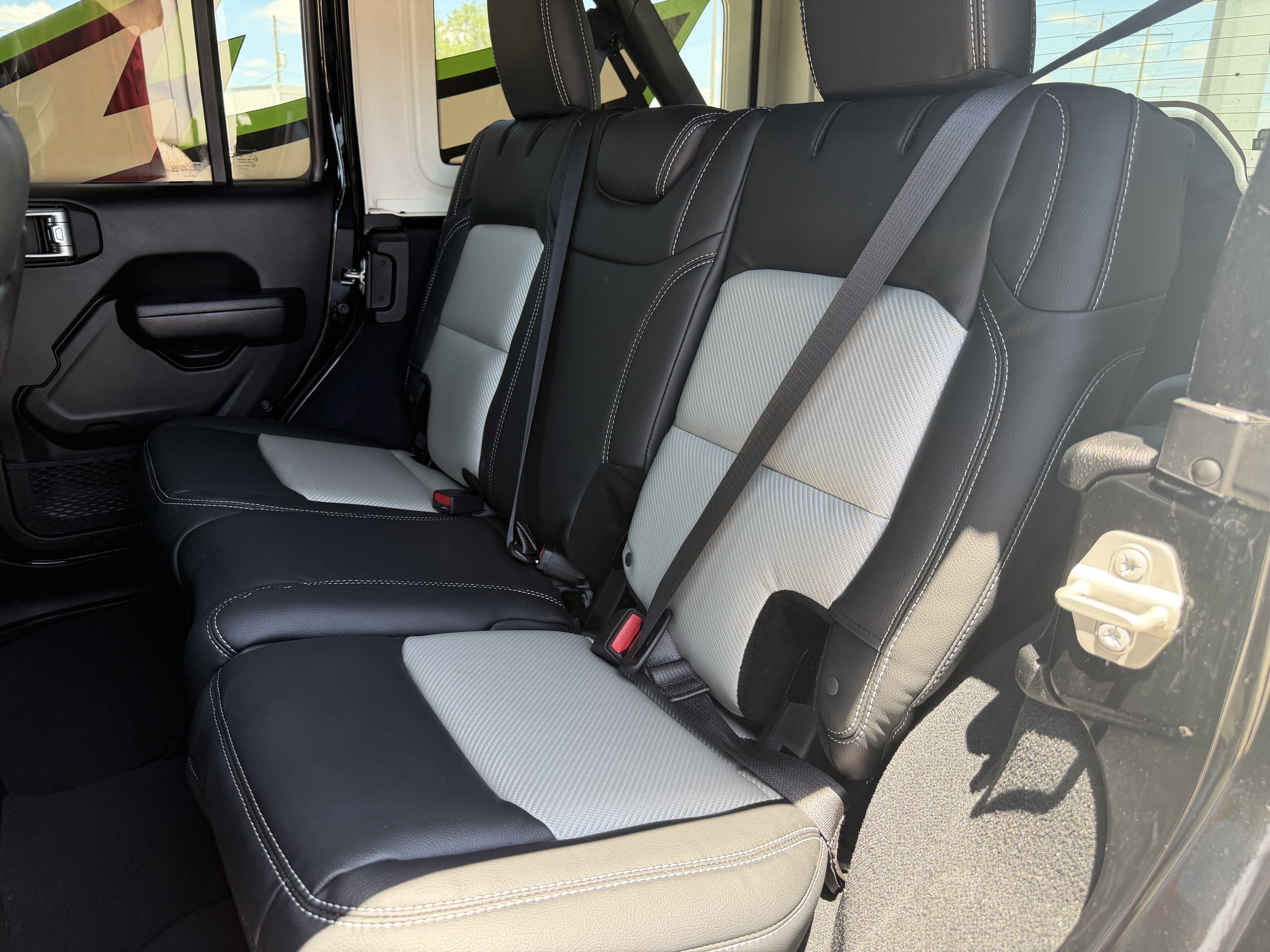 Used 2024 Jeep Wrangler Unlimited Rubicon AWD/4WD image 43