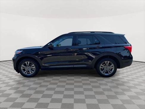 Used 2022 Ford Explorer XLT w/ Equipment Group 202A AWD/4WD image 4