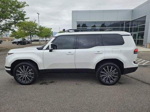 Used 2024 Lexus GX 550 w/ Accessory Package (31) AWD/4WD image 9