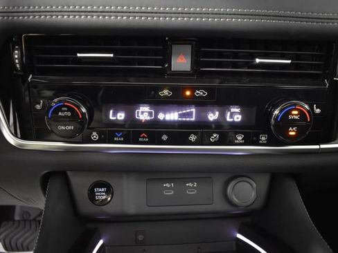 Used 2026 Nissan Rogue Platinum w/ Platinum Premium Package AWD/4WD image 18