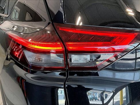 Used 2023 Nissan Rogue SV w/ SV Premium B Package image 26