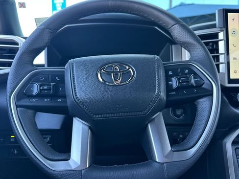 Used 2025 Toyota Tundra Limited AWD/4WD image 25