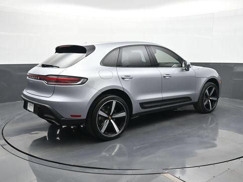 Certified 2025 Porsche Macan AWD/4WD image 23