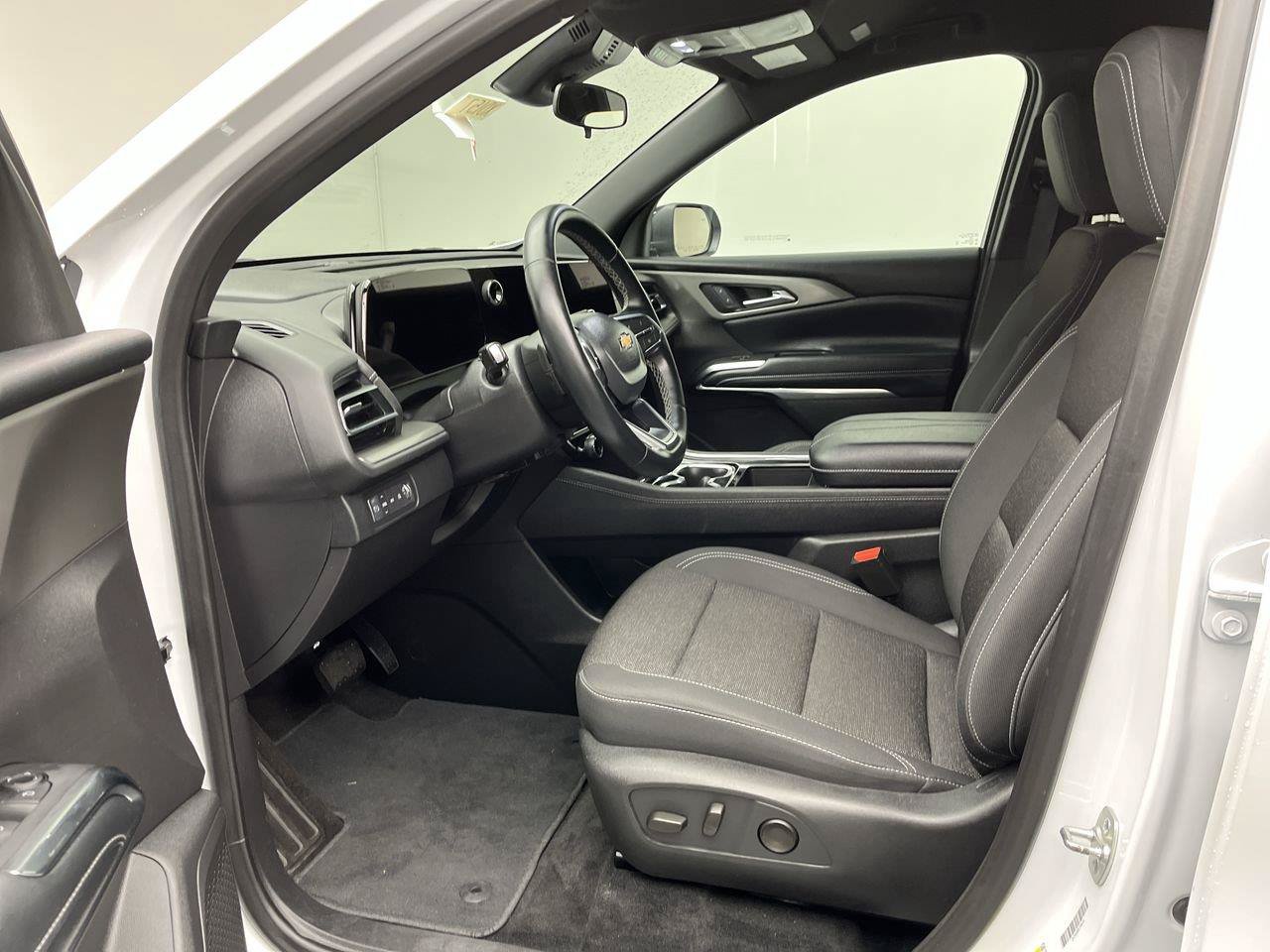 Certified 2025 Chevrolet Traverse LT AWD/4WD image 3
