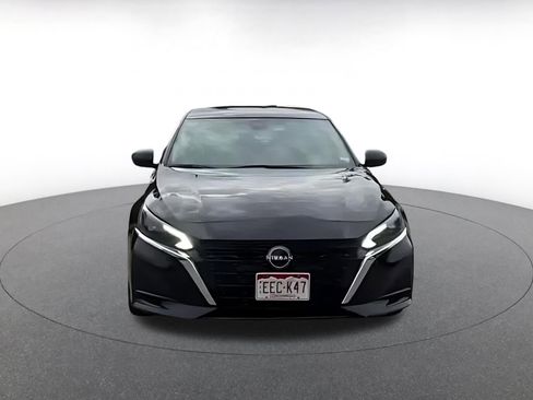 Used 2025 Nissan Altima 2.5 SV FWD image 3