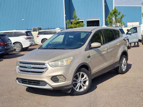 Used 2017 Ford Escape SE image 1