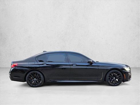 Used 2021 BMW 740i w/ M Sport Package image 4