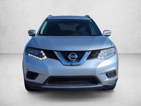 Used 2016 Nissan Rogue SV image 2