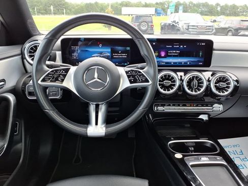 Used 2025 Mercedes-Benz CLA 250 image 9