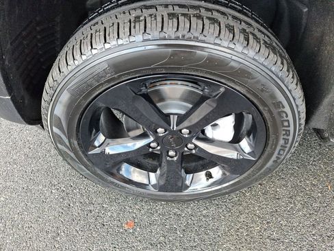 New 2025 Jeep Grand Cherokee Limited w/ Black Appearance Package image 30