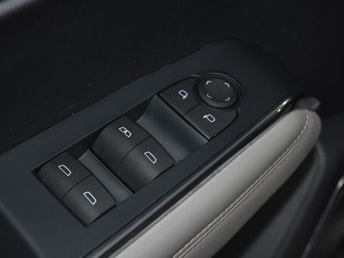 Used 2024 GMC Acadia Elevation image 5